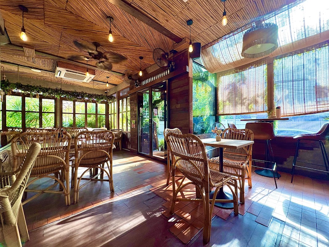 Treehouse Cafe & Bar