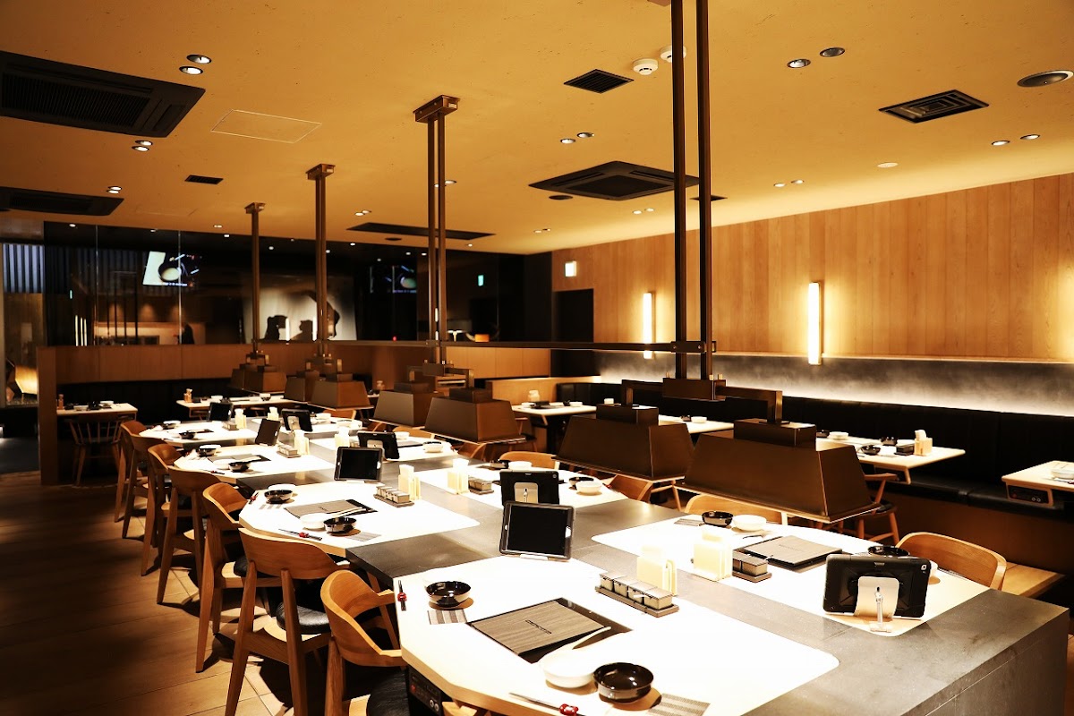 Momo Paradise Shinjuku Higashi-guchi